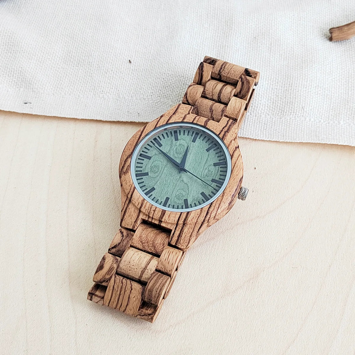 Unisex Vintage Wooden Wristwatch