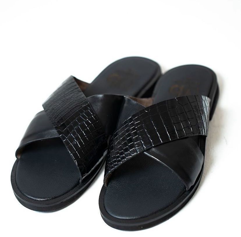 Neo Black Leather Crossed Slippers