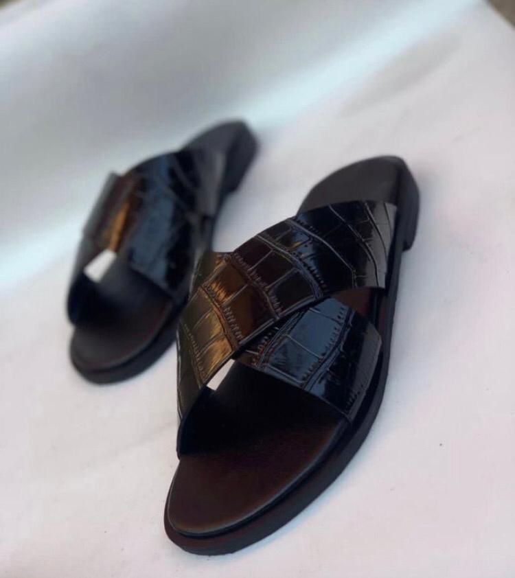 Neo Black Leather Crossed Slippers